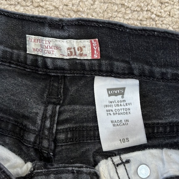 Levi’s shorts - Picture 2 of 2